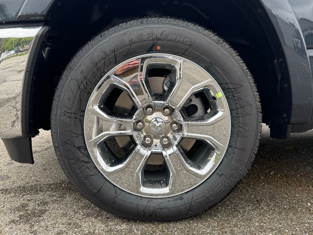 New 2026 RAM 1500 4x4 Crew Cab image 11