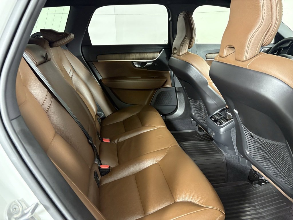 Used 2025 Volvo V90 B6 Cross Country Plus w/ Protection Package Premier image 16