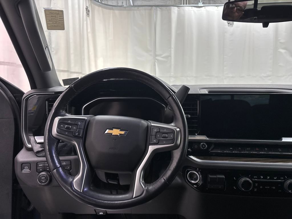 Used 2022 Chevrolet Silverado 1500 LT w/ Z71 Off-Road Package image 13