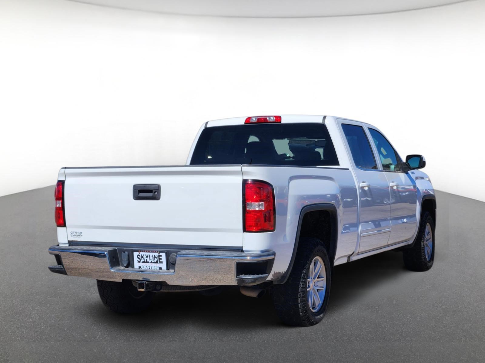 Used 2017 GMC Sierra 1500 SLE w/ SLE Value Package AWD/4WD image 3