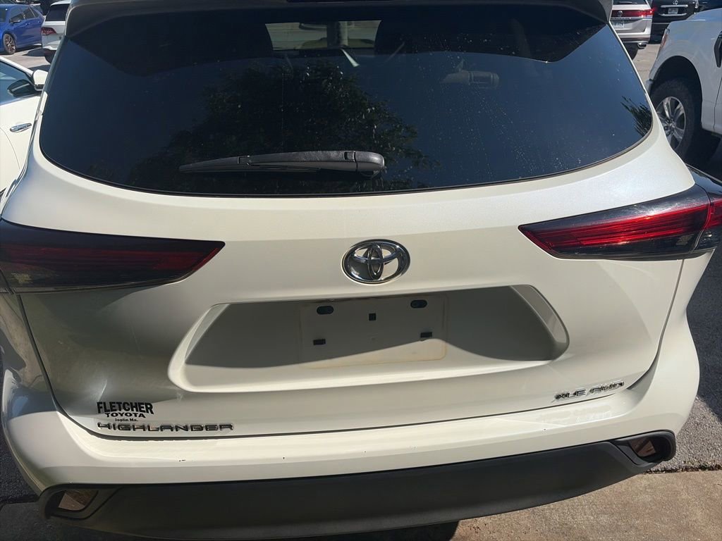Used 2020 Toyota Highlander XLE AWD/4WD image 6