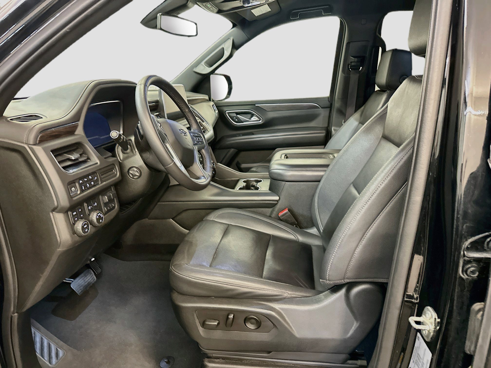 Used 2022 Chevrolet Suburban Z71 w/ Z71 Off-Road Package AWD/4WD image 13