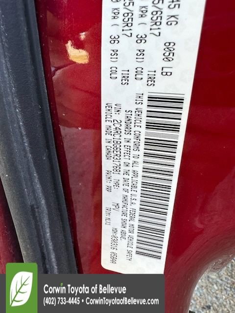 Used 2014 Chrysler Town & Country Touring image 8