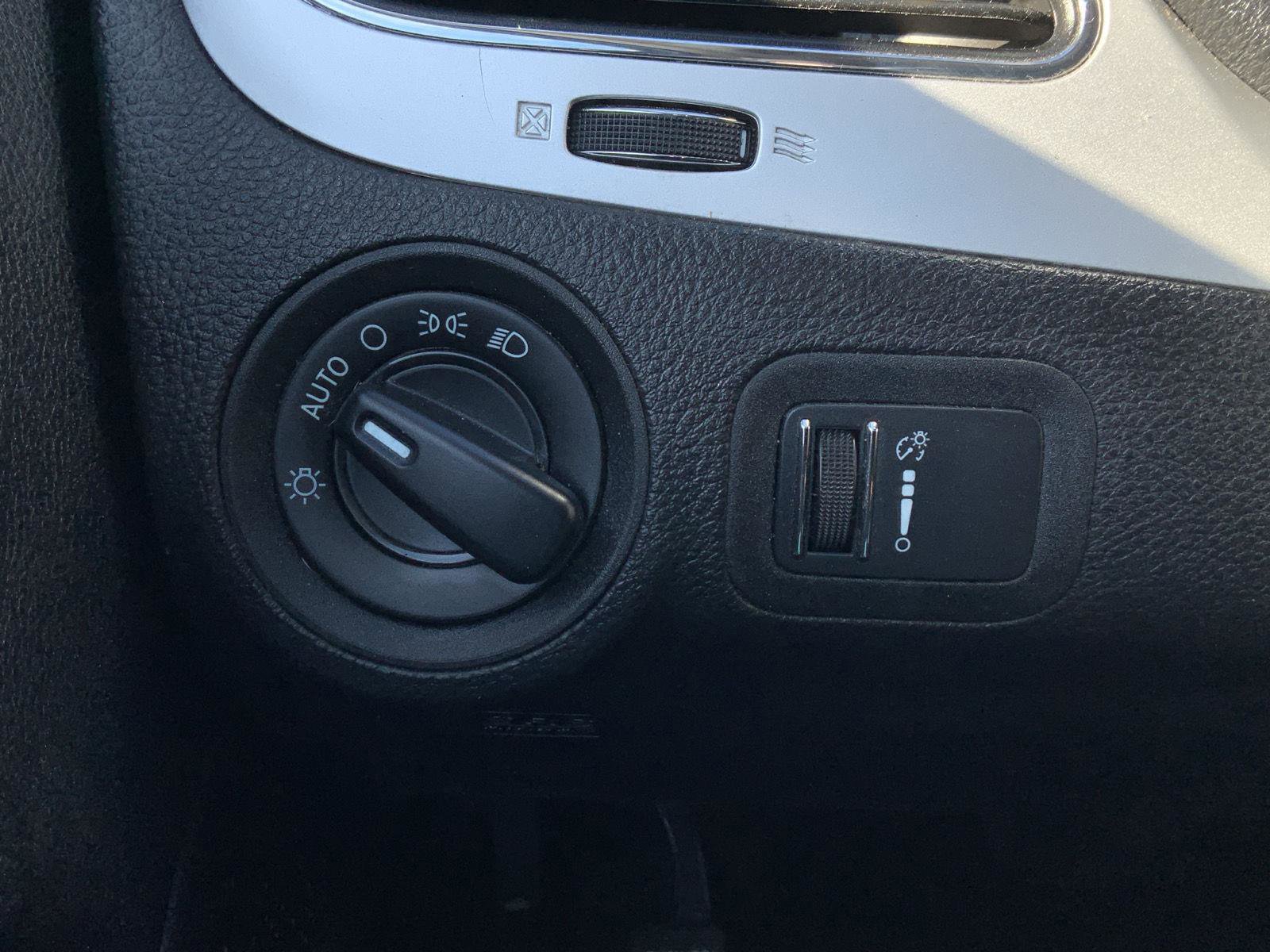 Used 2020 Dodge Journey SE w/ SE Popular Equipment Group image 30