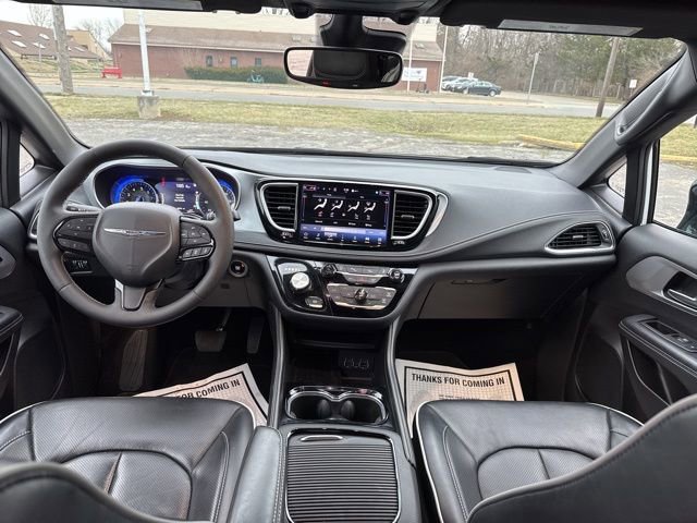Used 2025 Chrysler Pacifica Limited FWD image 22