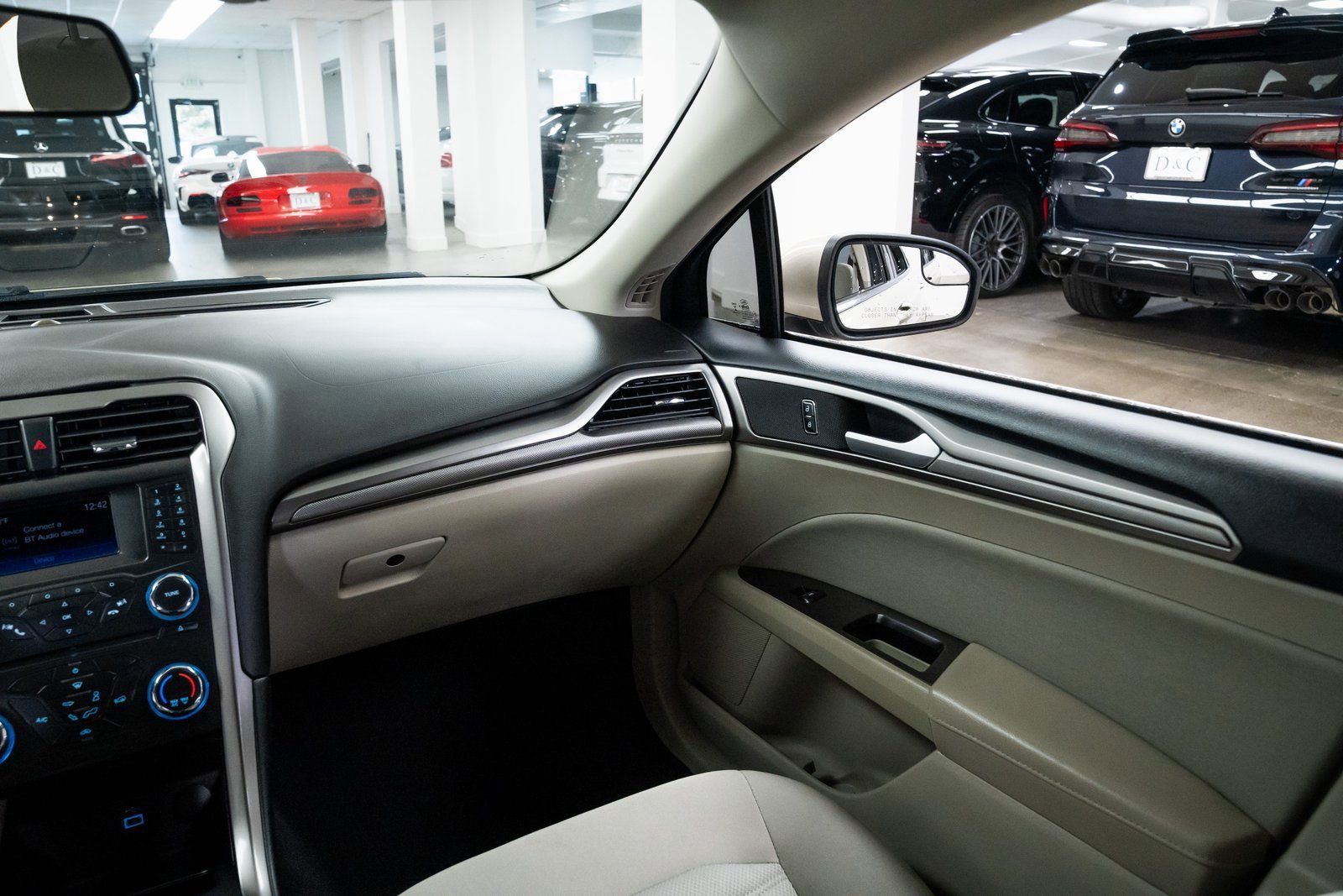 Used 2017 Ford Fusion SE FWD image 11