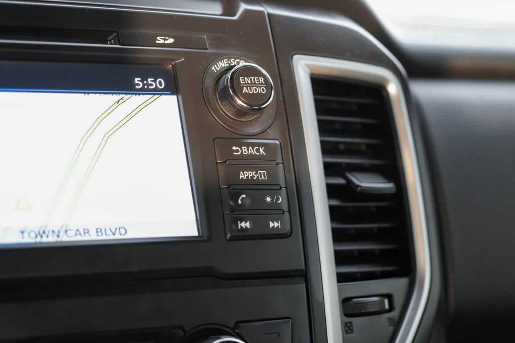 Used 2018 Nissan Titan SV w/ SV Convenience Package image 28