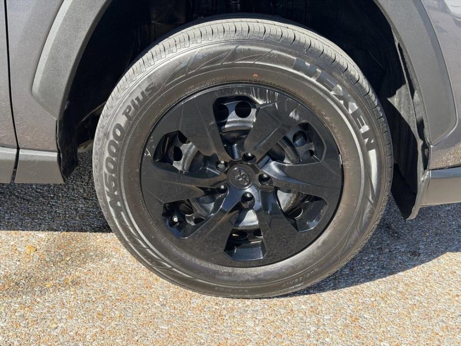 Used 2019 Toyota RAV4 LE image 12