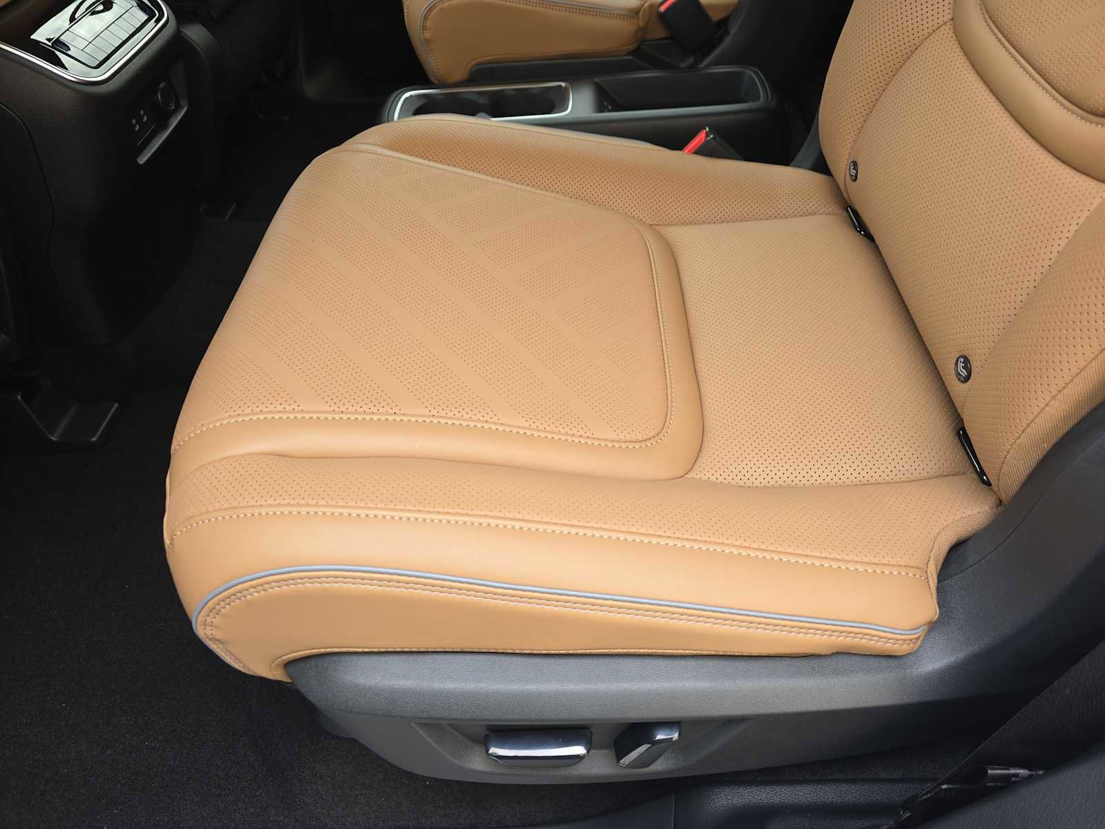 New 2026 INFINITI QX80 Luxe w/ Cargo Package image 15