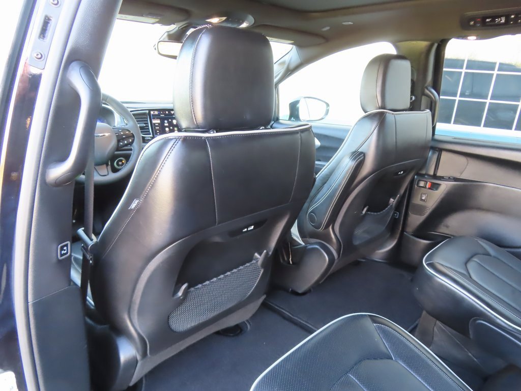 Certified 2025 Chrysler Pacifica Limited image 26