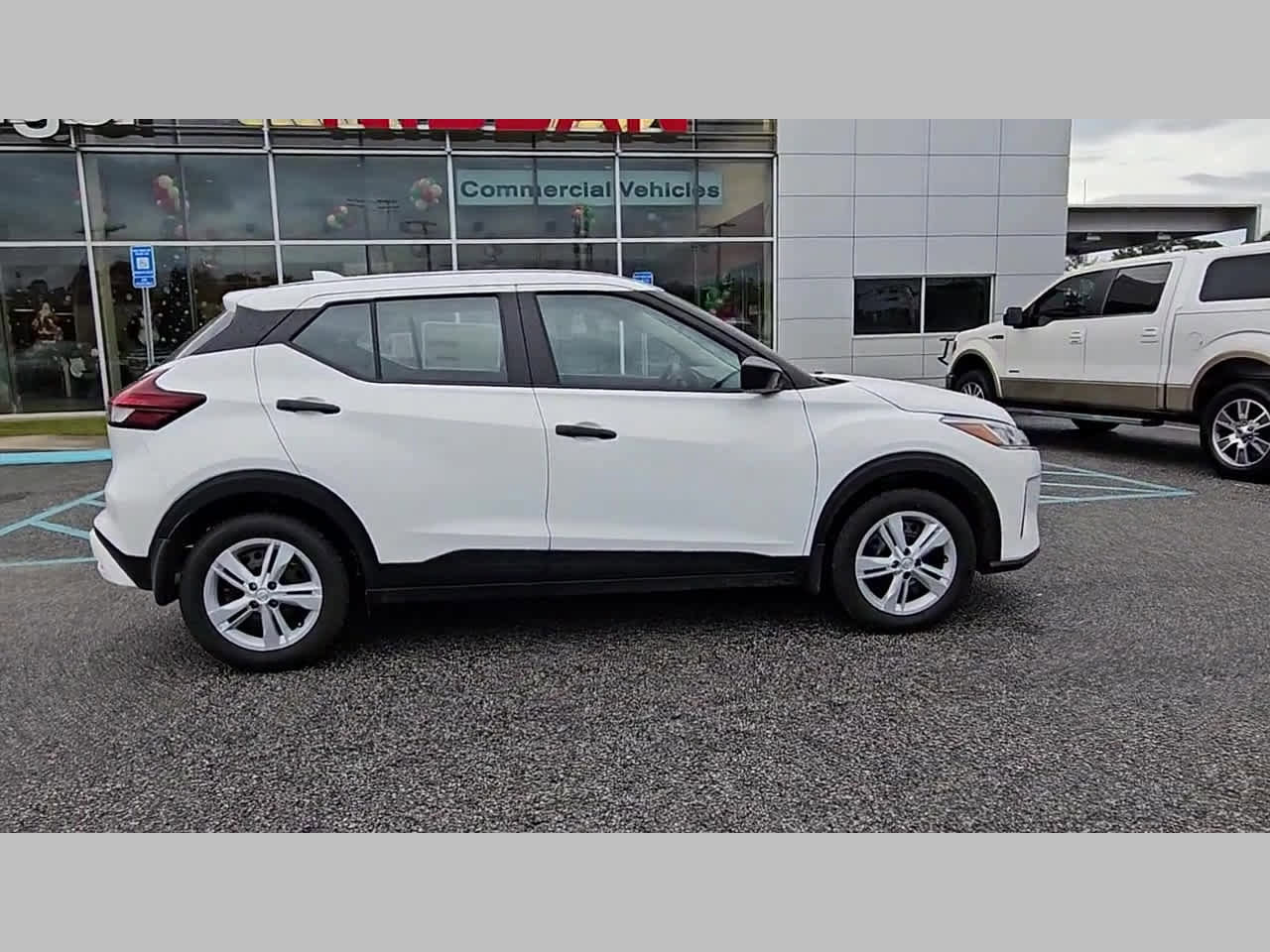 New 2025 Nissan Kicks Play S image 36