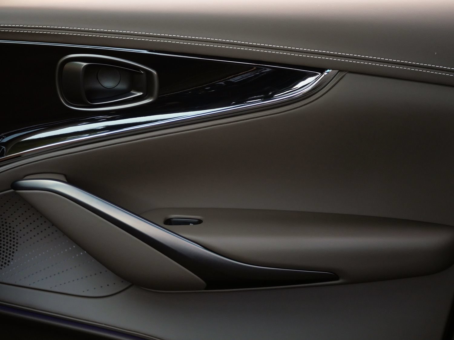 New 2026 Aston Martin DBX S AWD/4WD image 20