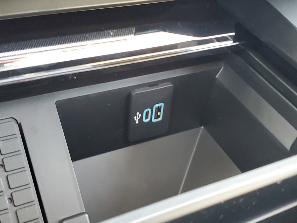 New 2026 Ford F250 Lariat w/ Black Appearance Package image 32