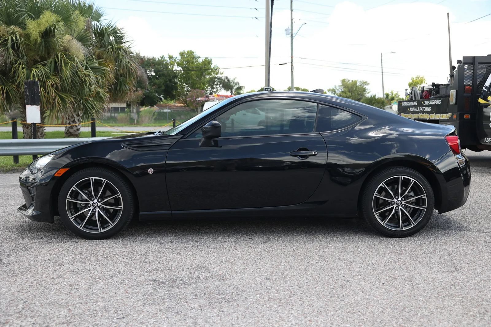 Used 2017 Toyota 86 RWD image 3