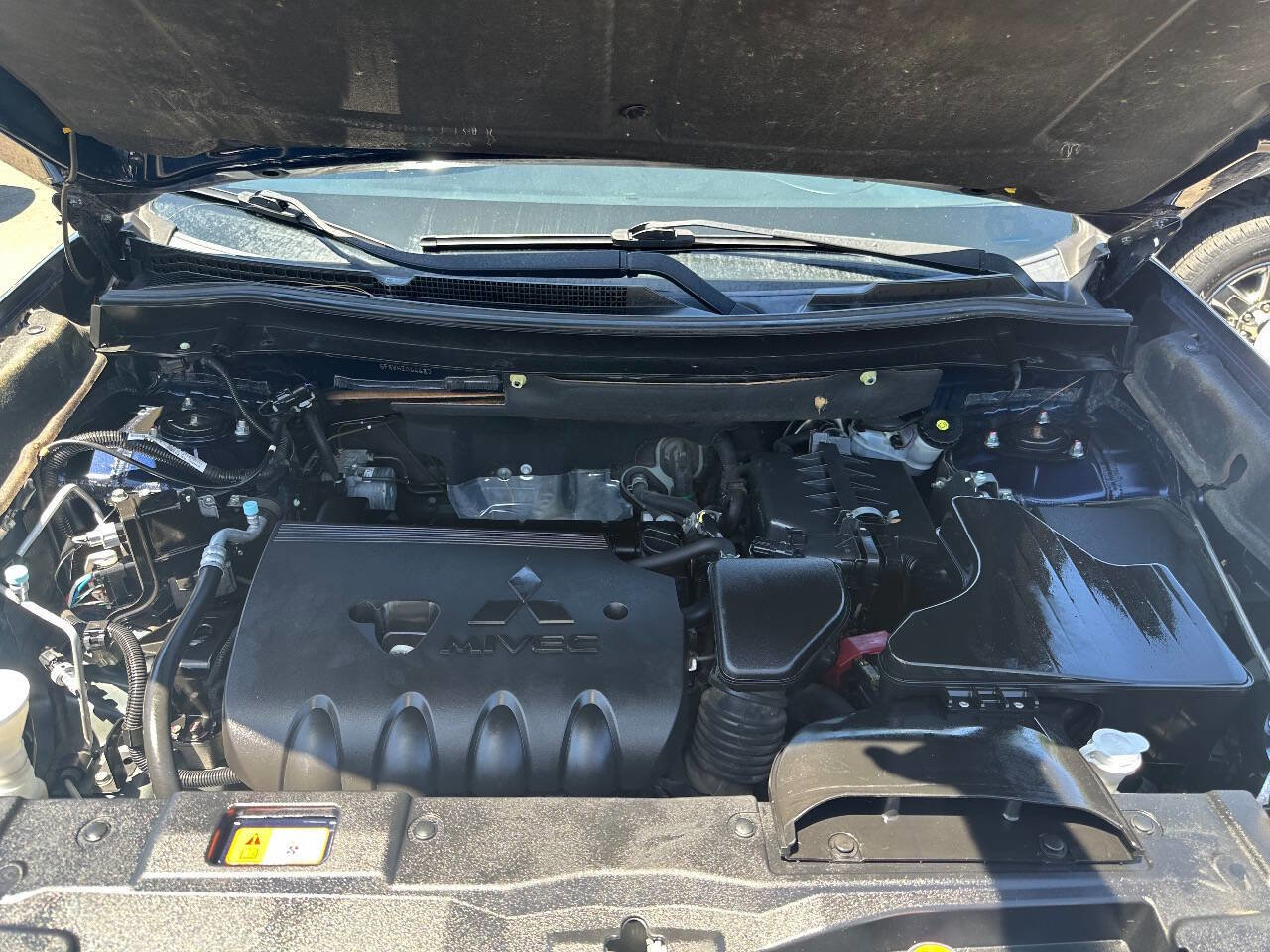 Used 2017 Mitsubishi Outlander SE AWD/4WD image 20