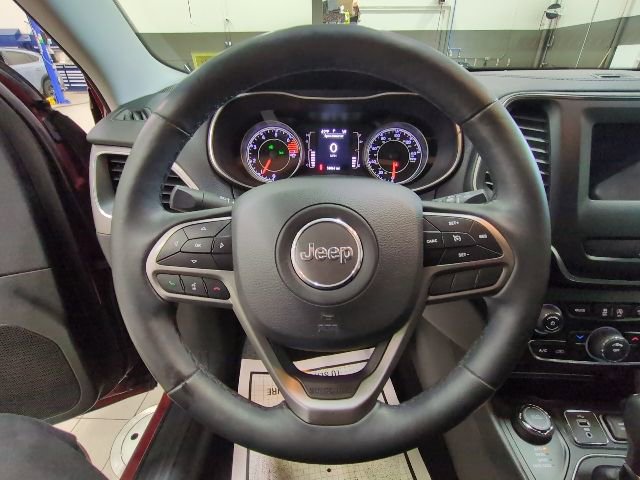 Used 2019 Jeep Cherokee Latitude Plus w/ Cold Weather Group AWD/4WD image 6