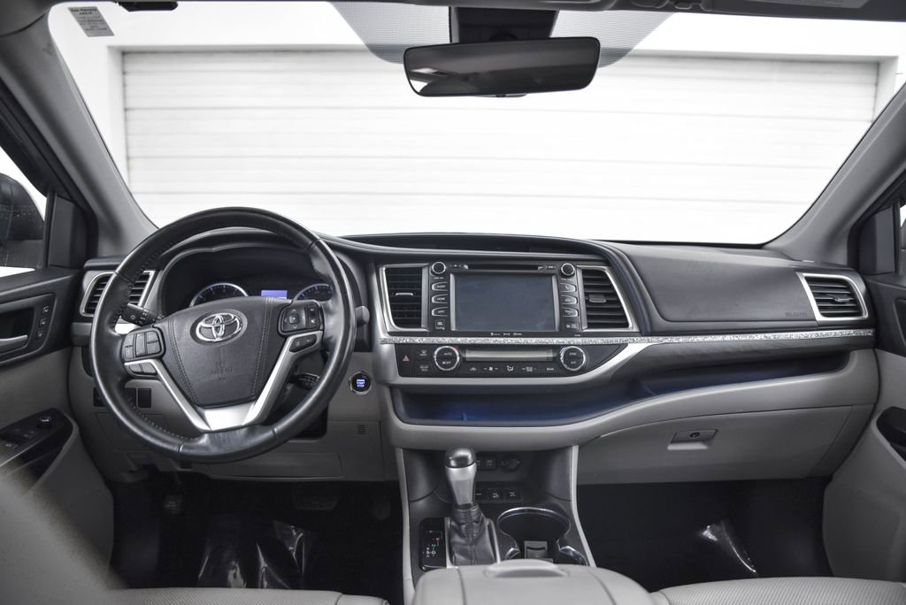 Used 2018 Toyota Highlander image 24