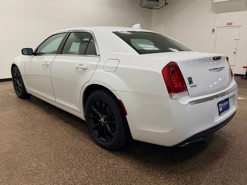 Used 2017 Chrysler 300 Limited AWD/4WD image 3
