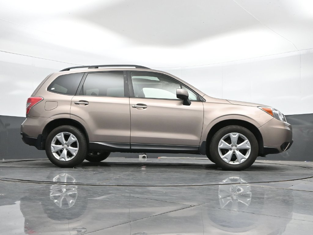 Used 2016 Subaru Forester 2.5i Premium AWD/4WD image 39