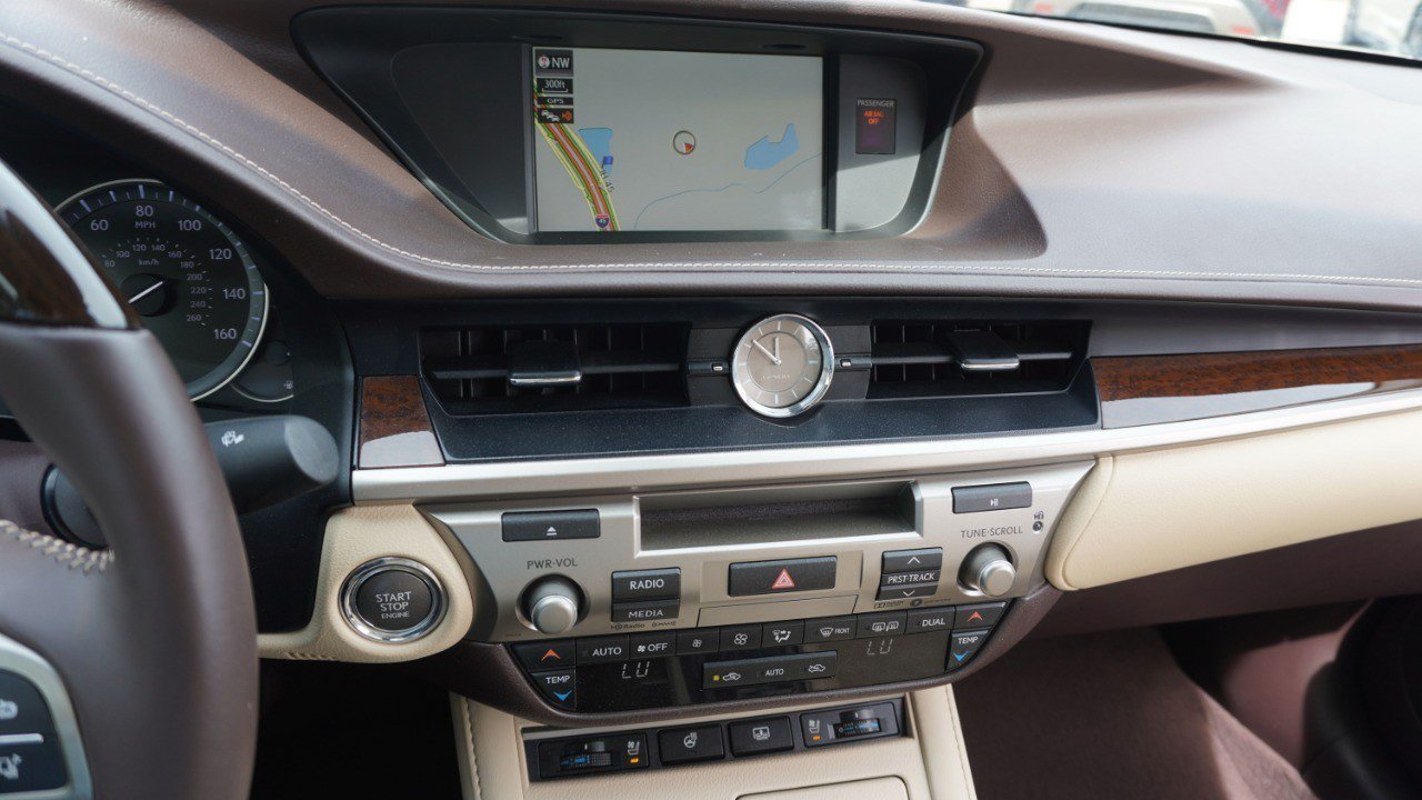 Used 2017 Lexus ES 350 w/ Luxury Package FWD image 16