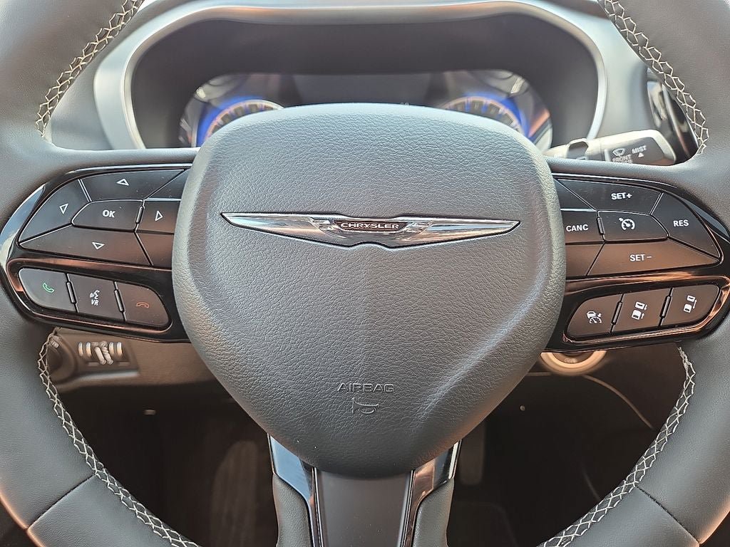 Used 2025 Chrysler Pacifica Limited FWD image 30