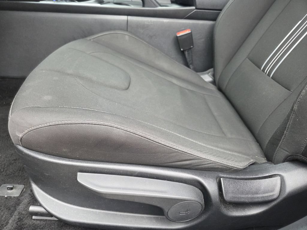 Used 2024 Hyundai Elantra SEL FWD image 15