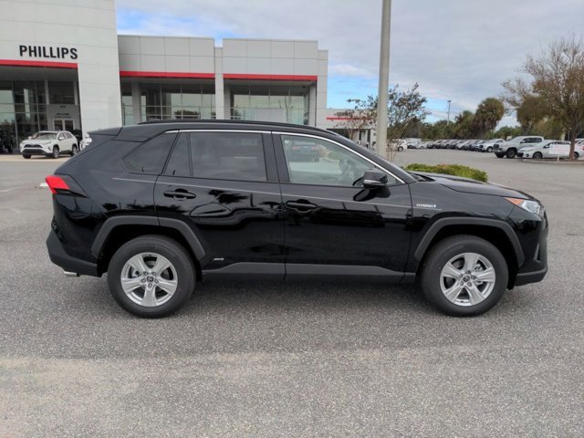 Used 2021 Toyota RAV4 XLE image 3