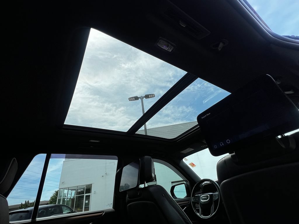 Used 2023 GMC Yukon Denali Ultimate AWD/4WD image 35