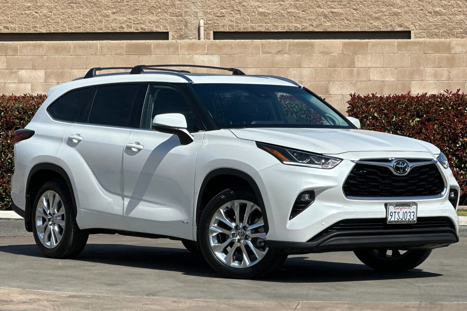 Used 2026 Toyota Highlander Limited image 2