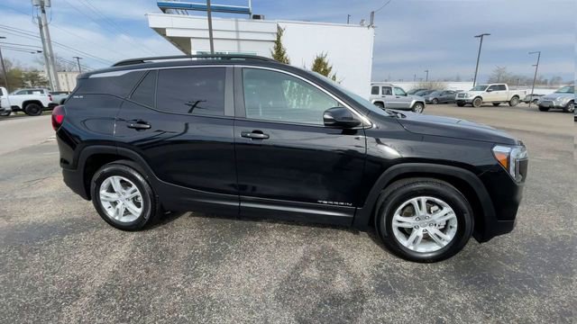 Used 2023 GMC Terrain SLE w/ Driver Convenience Package FWD image 3