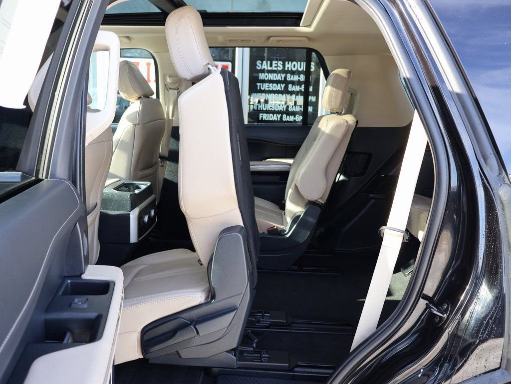 Used 2024 Ford Expedition Limited image 27