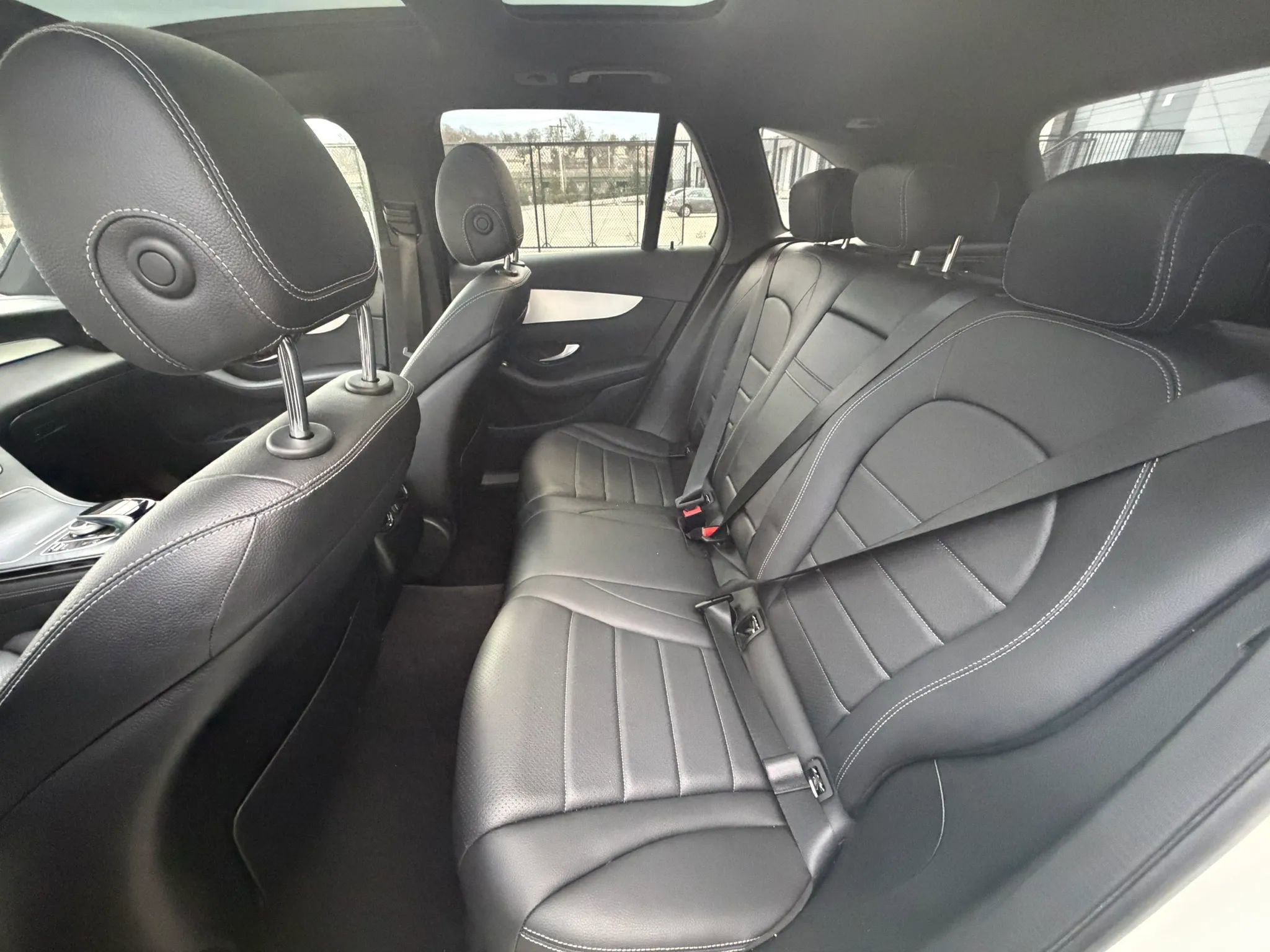 Used 2019 Mercedes-Benz GLC 300 4MATIC image 27