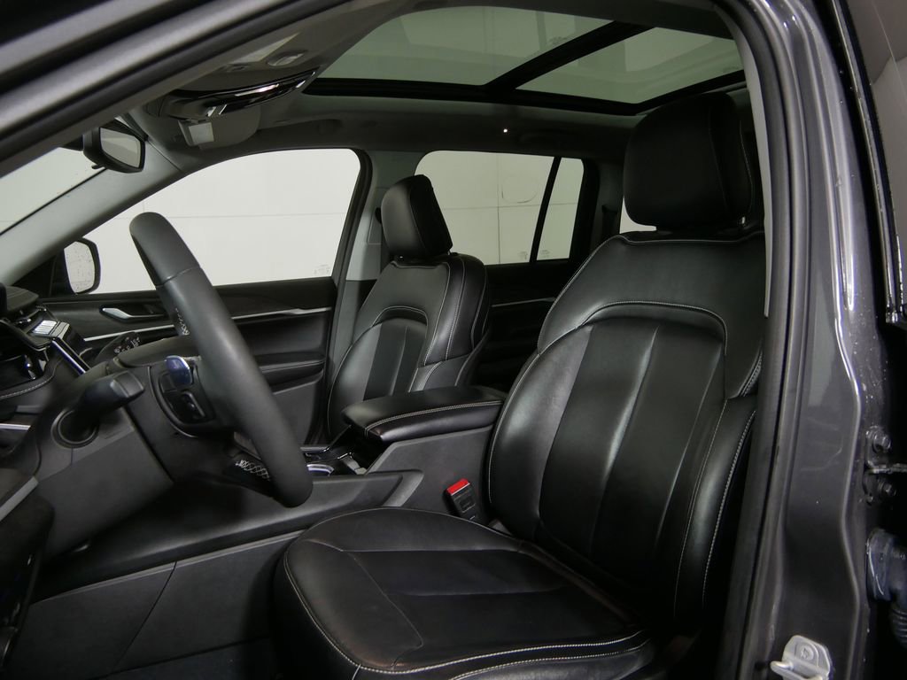 Used 2022 Jeep Grand Cherokee Limited 4xe image 11