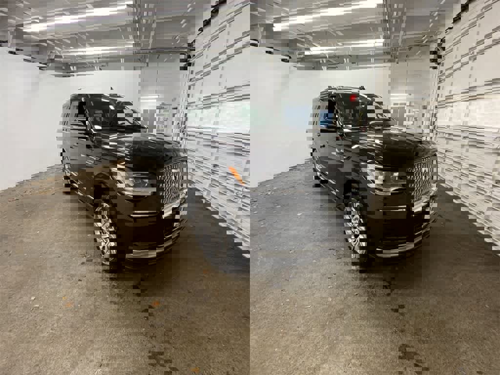 Used 2024 Lincoln Navigator L Premiere image 8