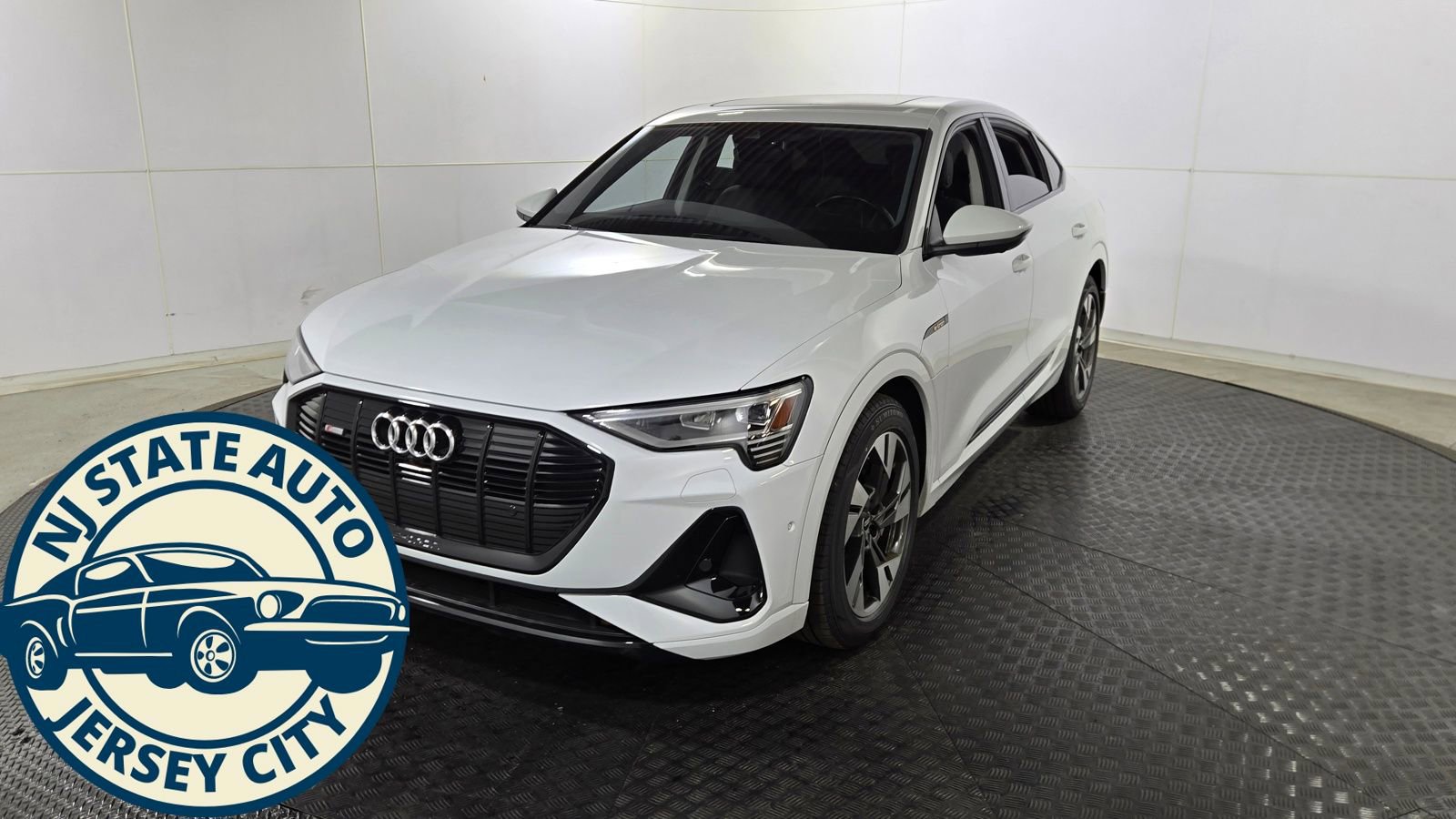 Used 2022 Audi e-tron Premium w/ Convenience Plus Package image 4