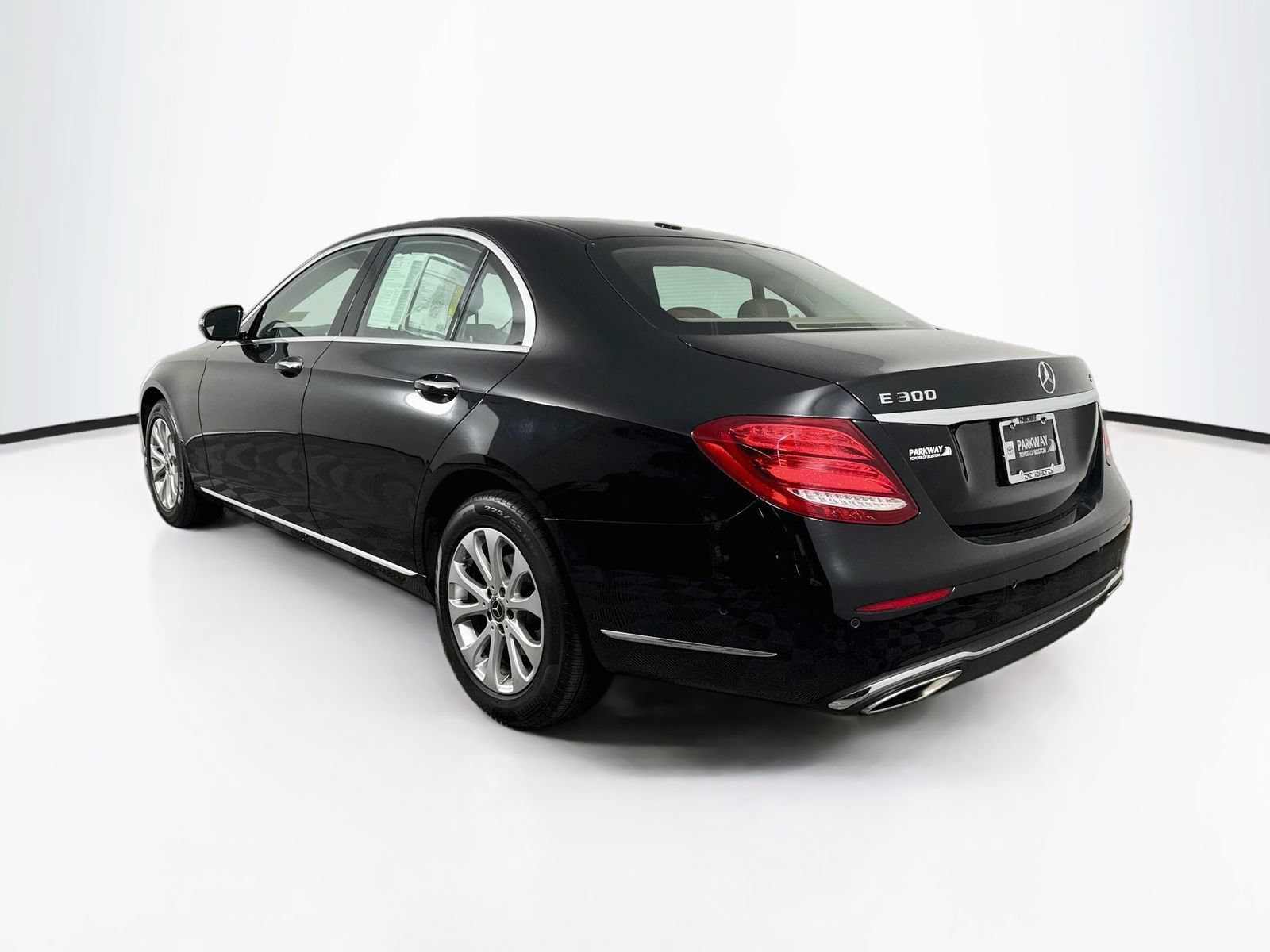 Used 2019 Mercedes-Benz E 300 4MATIC image 5