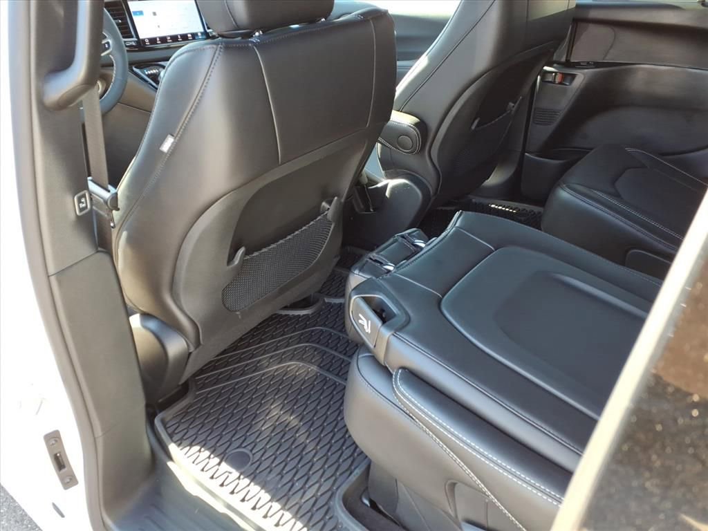 New 2026 Chrysler Voyager LX image 33
