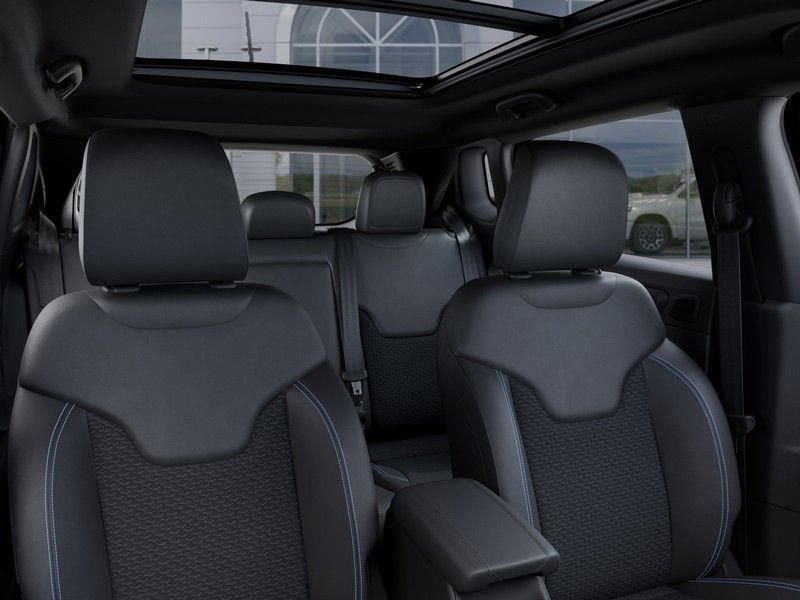 Certified 2025 Jeep Compass Latitude w/ Sun & Sound Group image 26