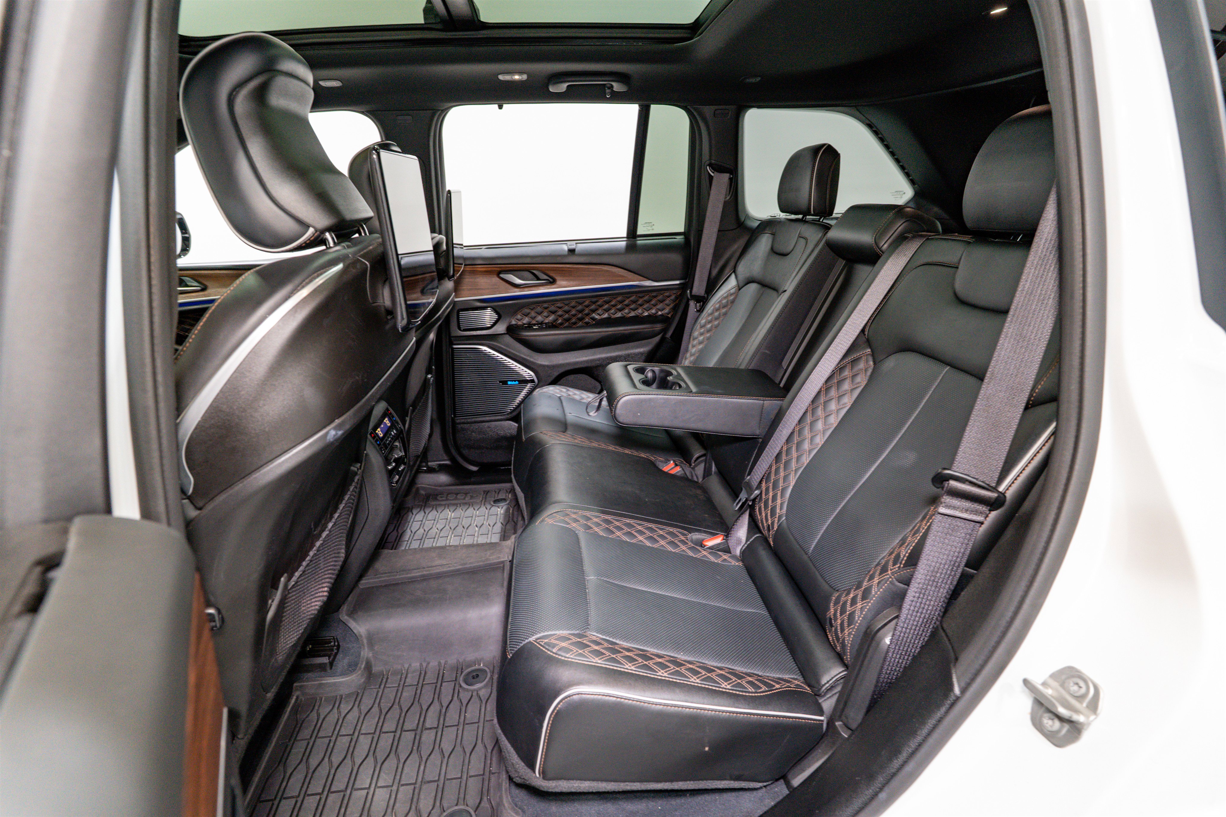 Used 2023 Jeep Grand Cherokee Summit w/ High Altitude Package image 36