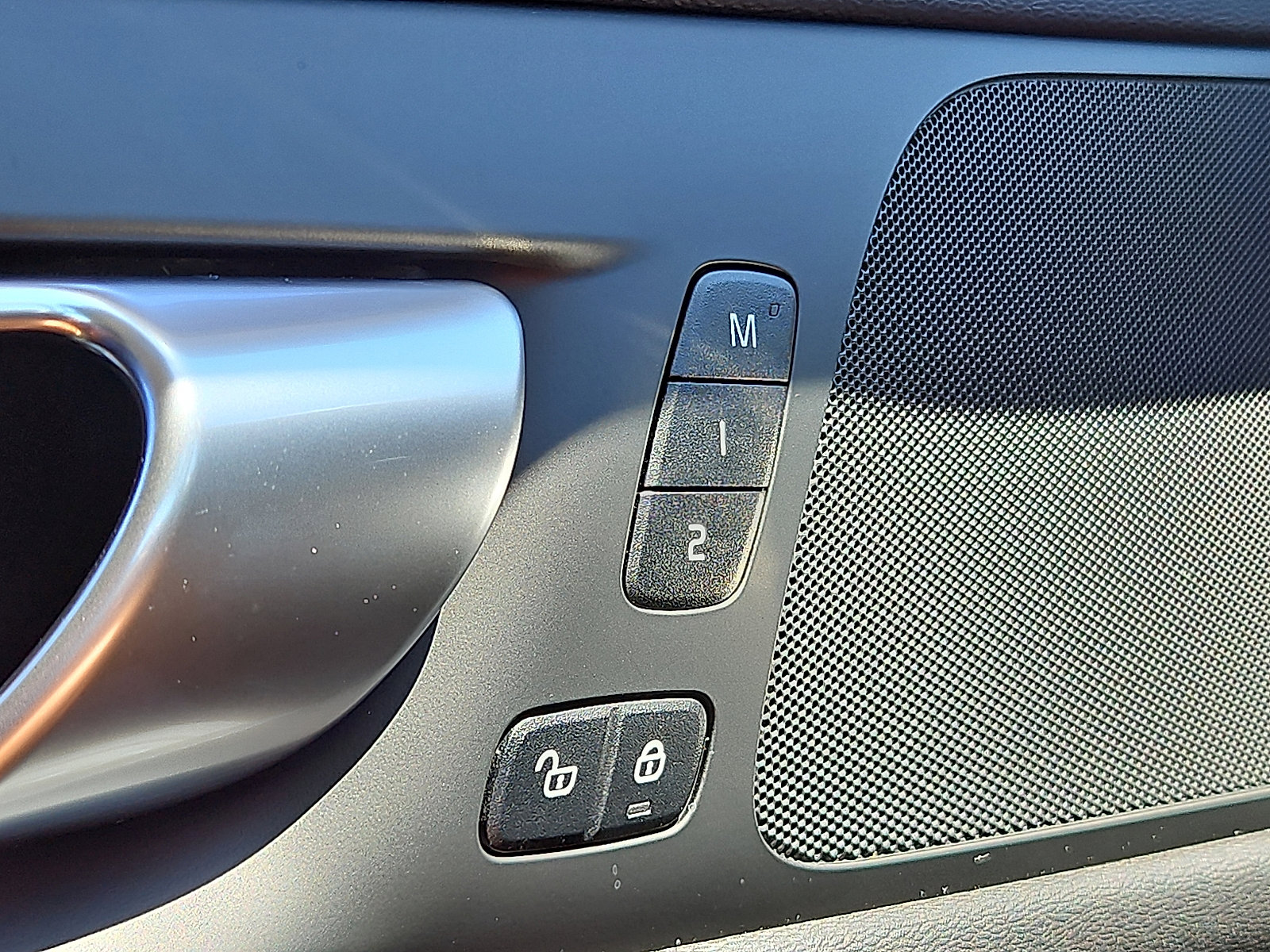 Certified 2024 Volvo V60 B5 Cross Country Plus image 25