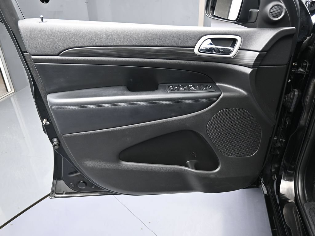 Used 2020 Jeep Grand Cherokee Altitude RWD image 13