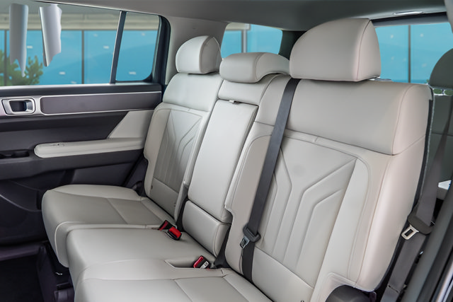 Certified 2025 Hyundai Santa Fe SEL FWD image 36