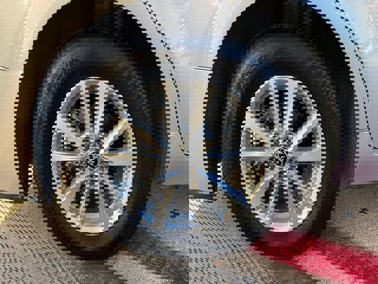 Used 2025 Toyota Camry LE image 9