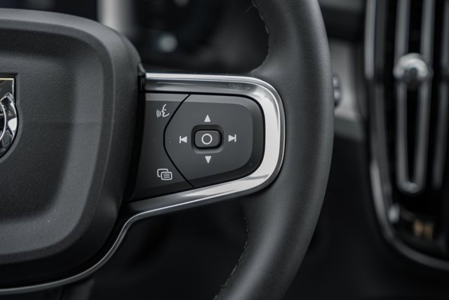 Certified 2025 Volvo XC40 B5 Core w/ Protection Package Premier image 29