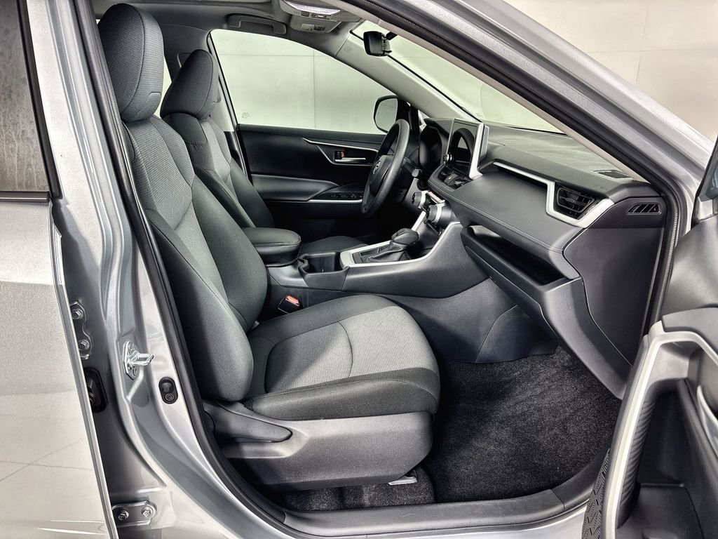 Used 2025 Toyota RAV4 XLE w/ Convenience Package FWD image 26