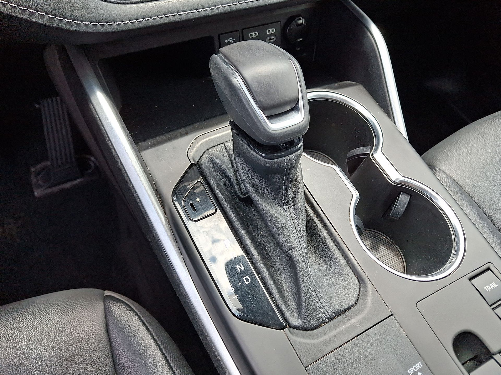 Used 2023 Toyota Highlander XLE AWD/4WD image 12