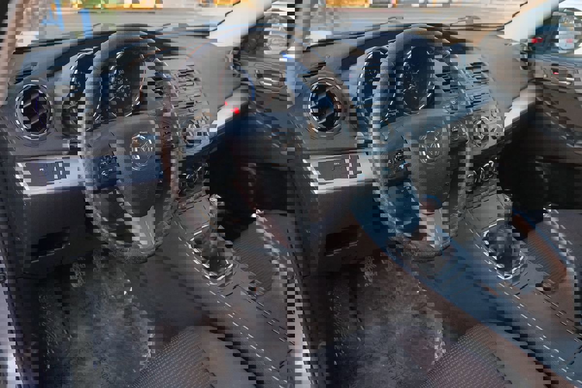 Used 2013 MAZDA MAZDA3 i Touring image 14