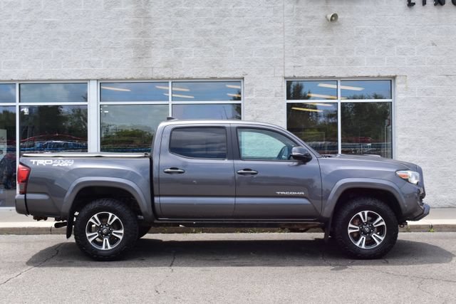 Used 2018 Toyota Tacoma SR5 AWD/4WD image 3