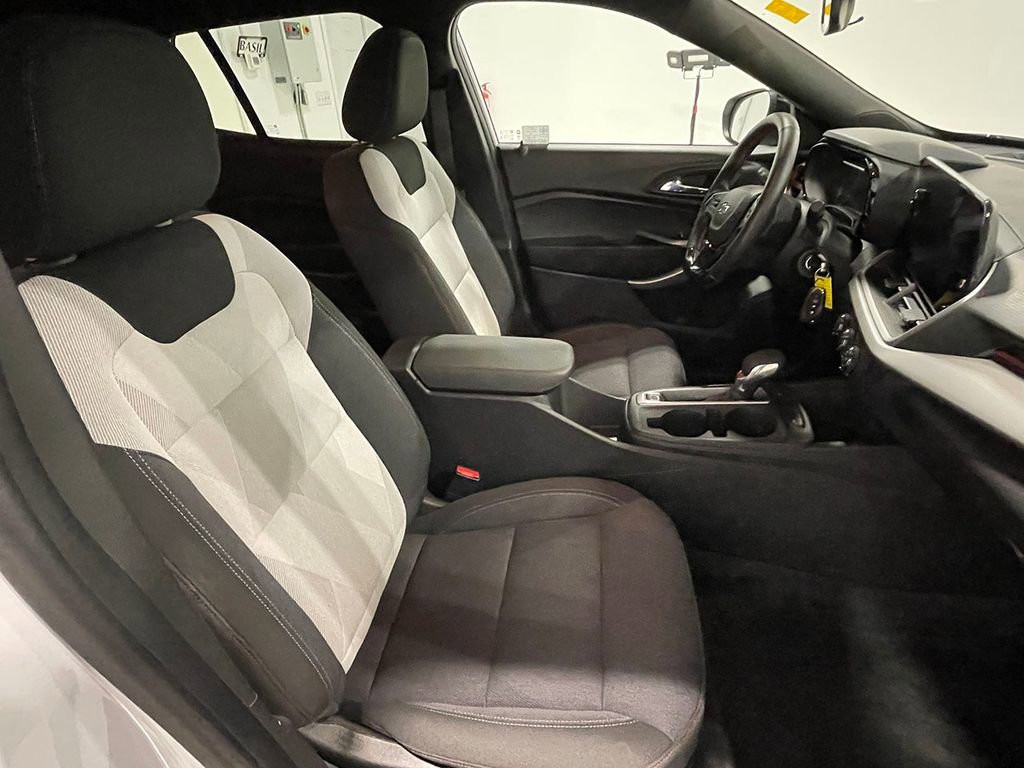 Used 2024 Chevrolet Trax RS w/ Driver Confidence Package image 24