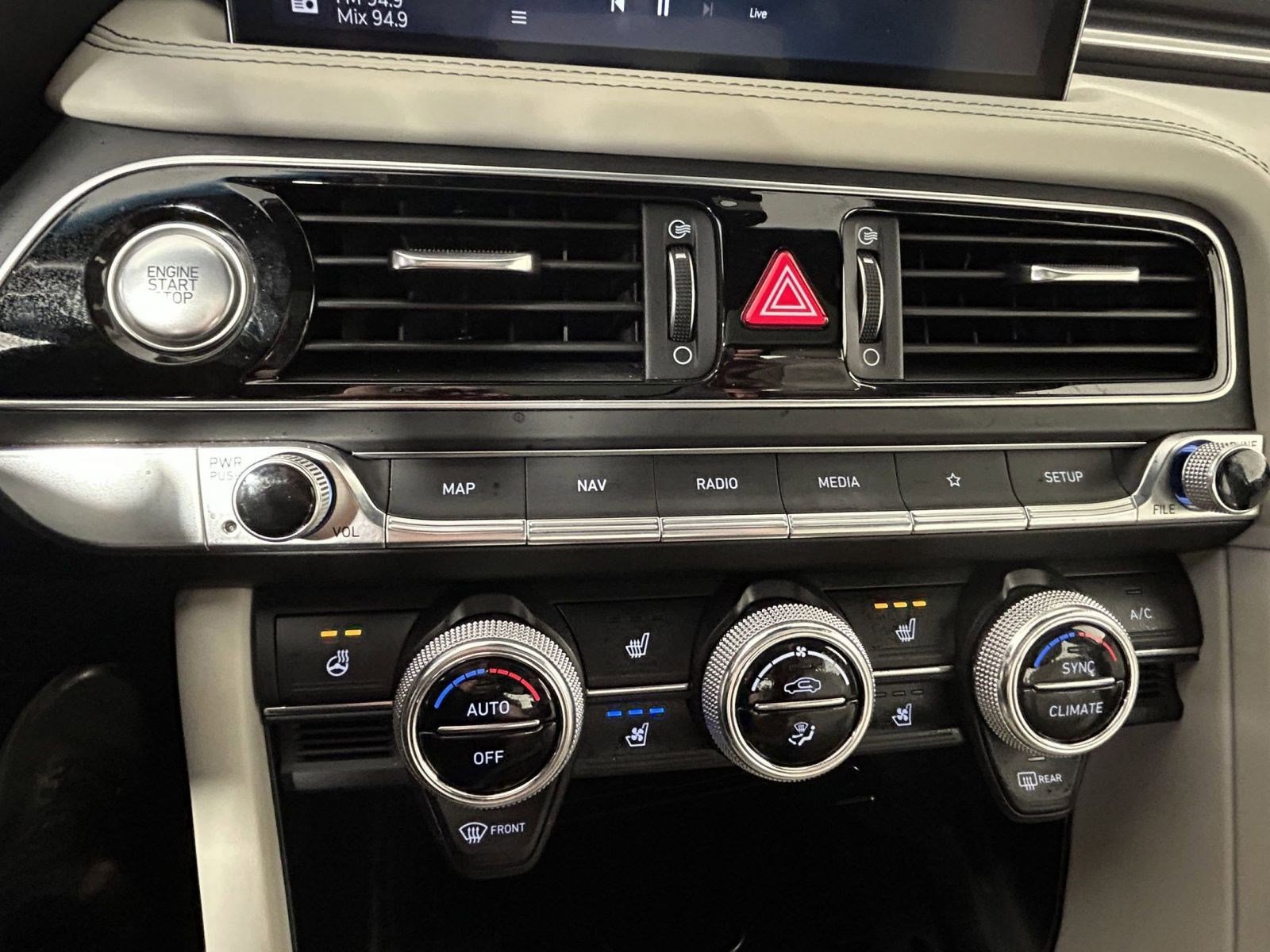 Used 2023 Genesis G70 3.3T w/ Sport Prestige Package image 28